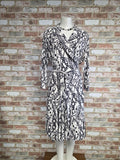 Wrap dress- black cream chain pattern